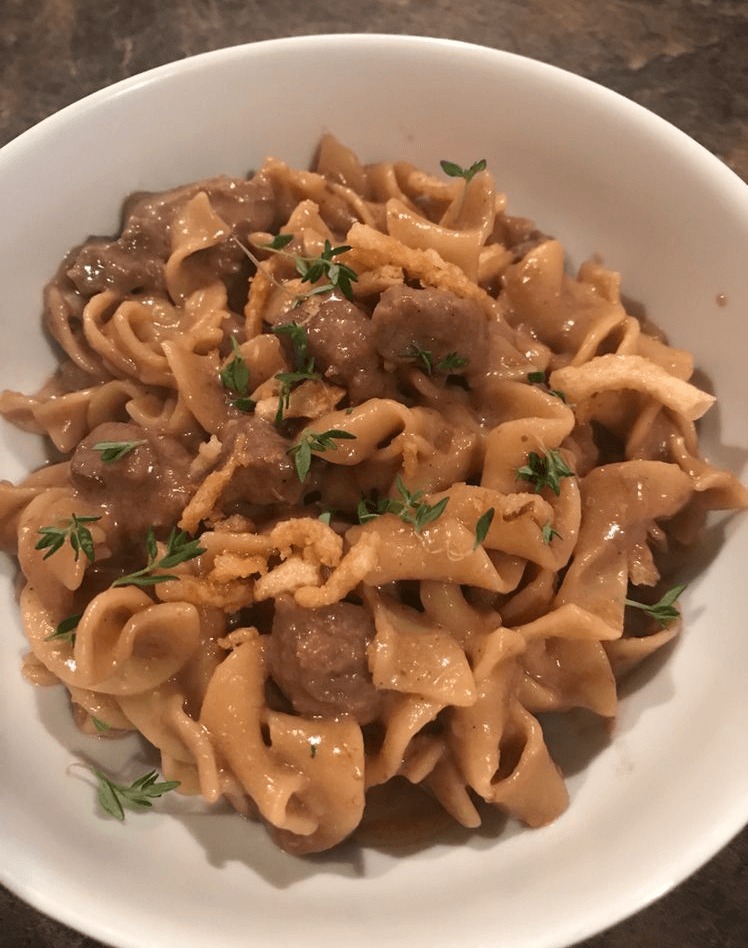 CREAMY BEEF TIPS WITH EGG NOODLES – 77GREATFOOD