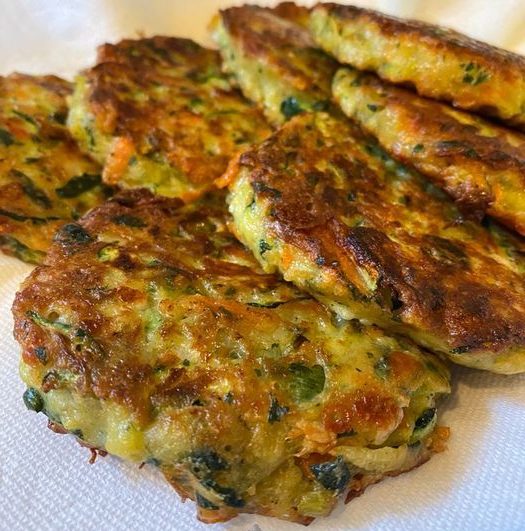 ZUCCHINI PARMESAN CHEESE FRITTERS – 77GREATFOOD