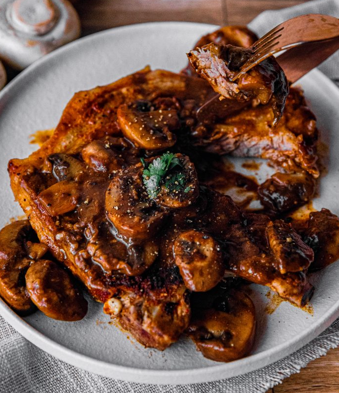 Pork Chop in Garlic Mushroom Sauce – 77GREATFOOD